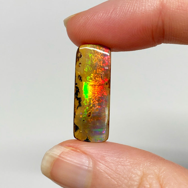 14.38 Ct flashy rainbow boulder opal pair