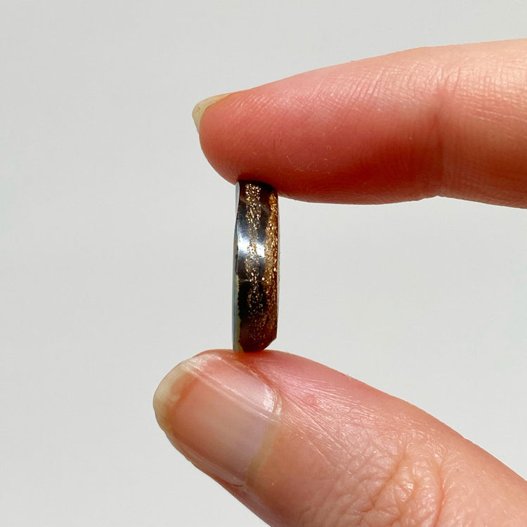 8.28 Ct broad flash boulder opal