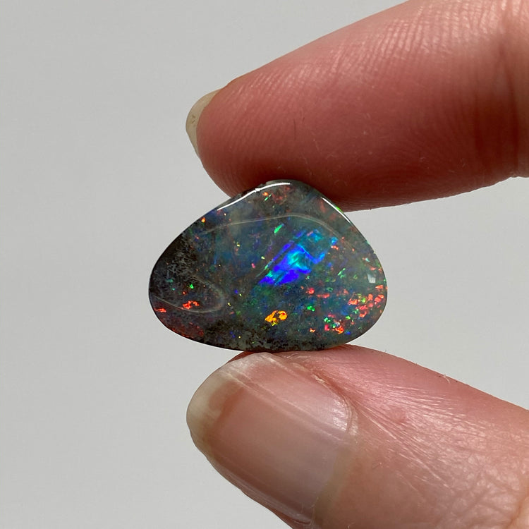 8.28 Ct broad flash boulder opal