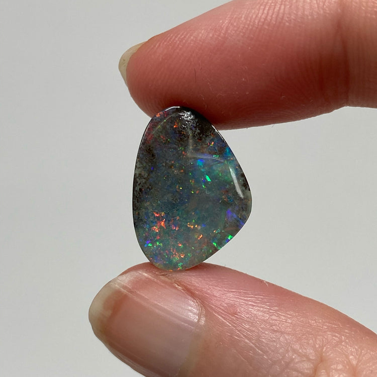 8.28 Ct broad flash boulder opal