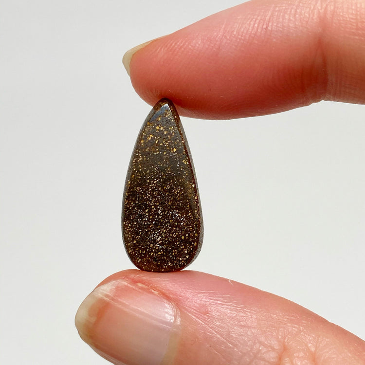 7.80 Ct broad flash boulder opal