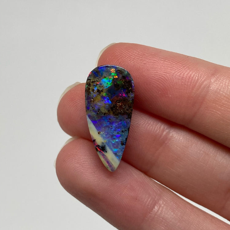 7.80 Ct broad flash boulder opal