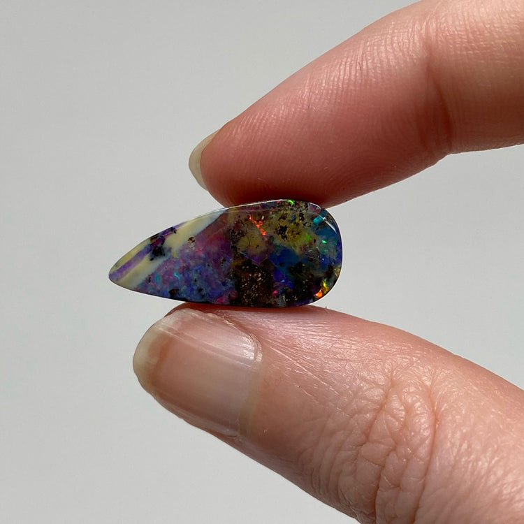 7.80 Ct broad flash boulder opal