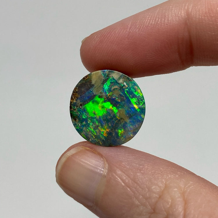 6.63 Ct green circle boulder opal