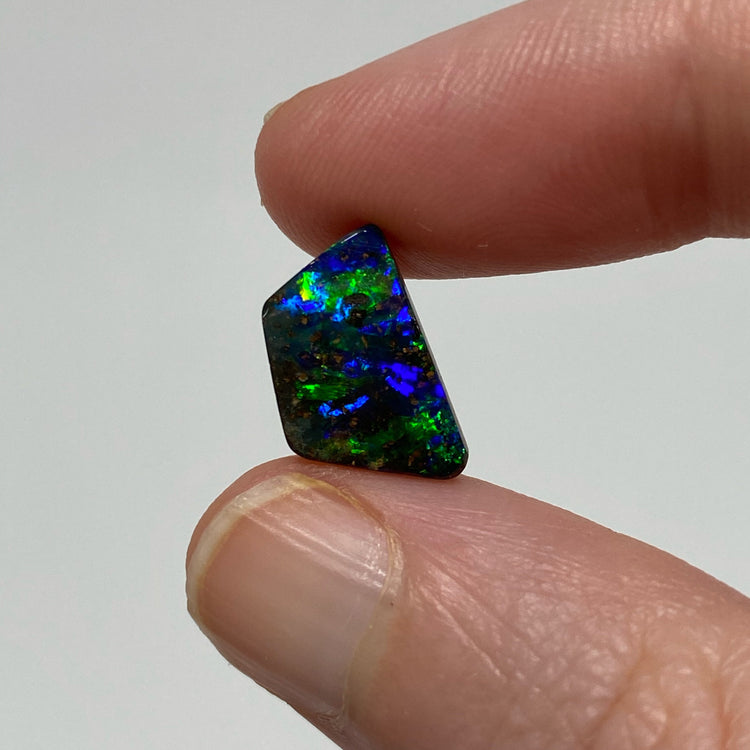 3.49 Ct green-blue boulder opal