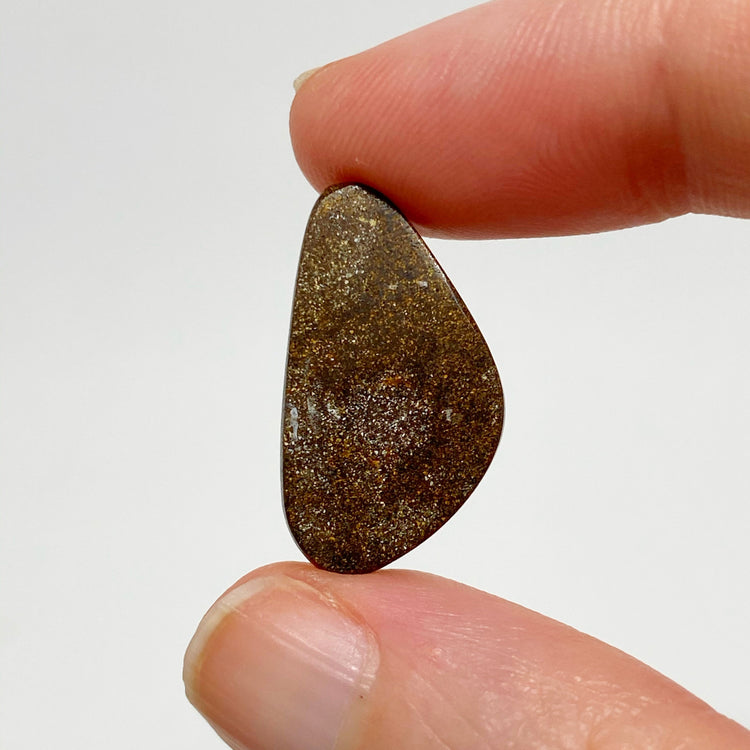 8.60 Ct broad flash boulder opal