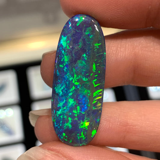 Green-blue opals