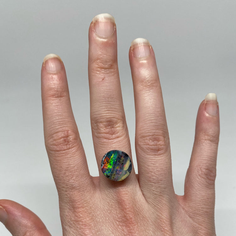 7.05 Ct colorful circle boulder opal