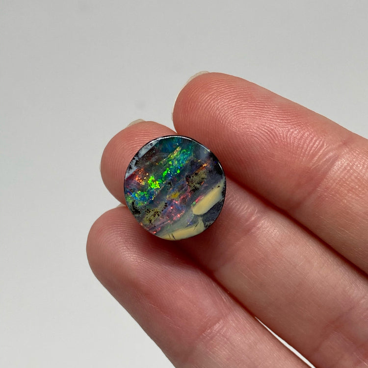 7.05 Ct colorful circle boulder opal