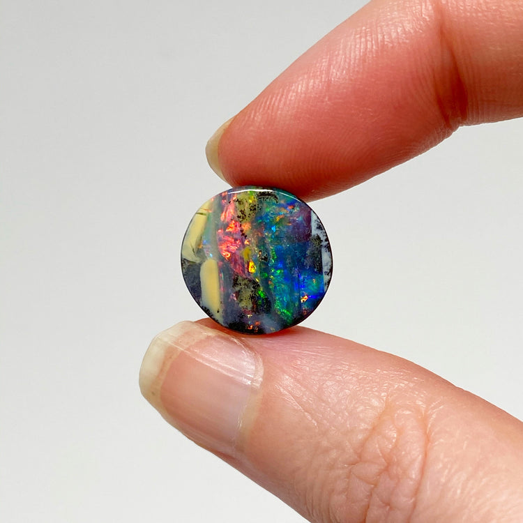 7.05 Ct colorful circle boulder opal