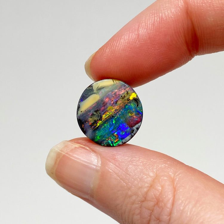 7.05 Ct colorful circle boulder opal