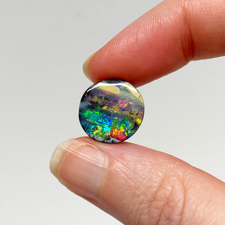 7.05 Ct colorful circle boulder opal