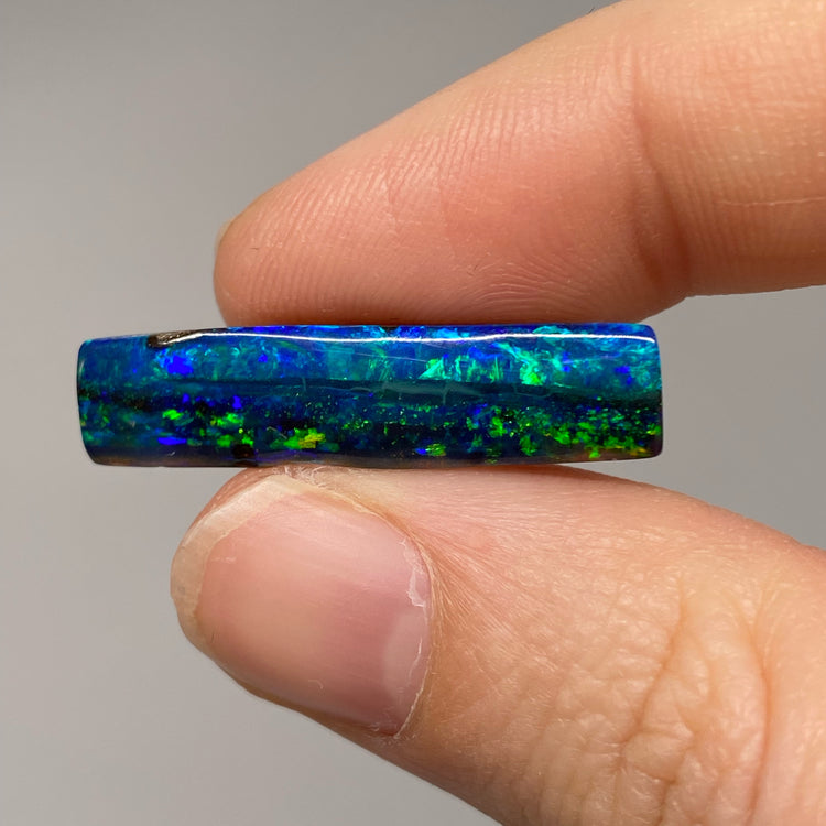 10.80 Ct top gem green-blue boulder opal