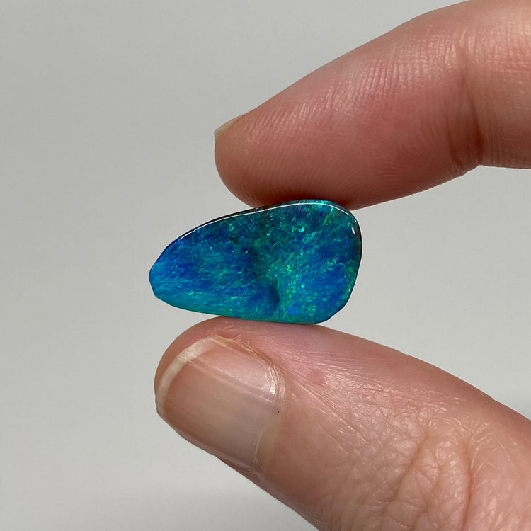 8.68 Ct ocean colored boulder opal