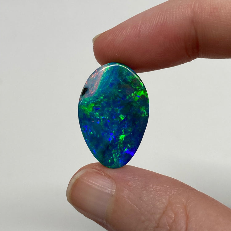 9.79 Ct top gem green-blue boulder opal