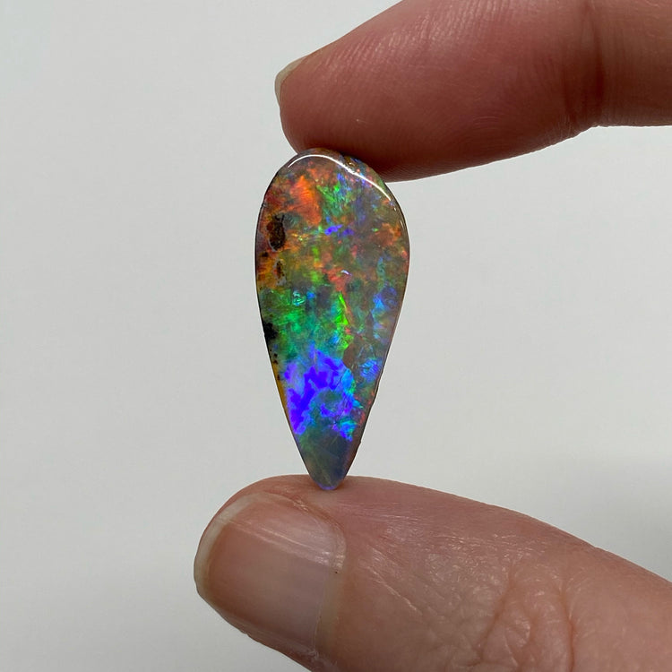 8.97 Ct rolling flash boulder opal