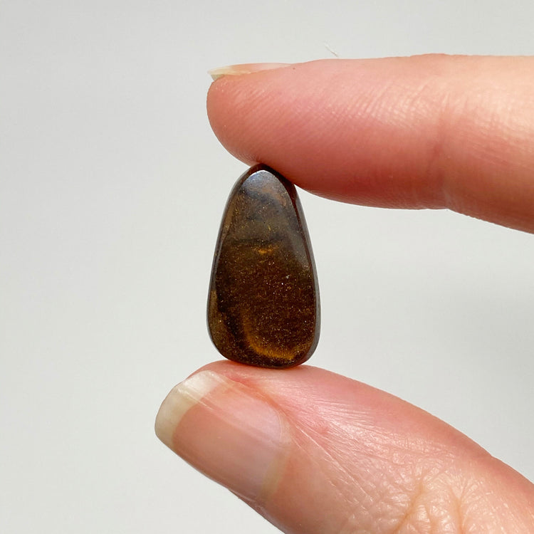 7.69 Ct free-form boulder opal