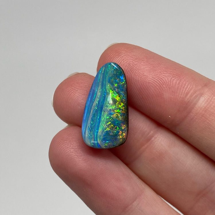 7.69 Ct free-form boulder opal